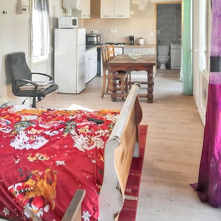 Studio Cosy A Bellerive Sur Allier Avec Terrasse Et Jardin 30 M² Apartment Luaran gambar